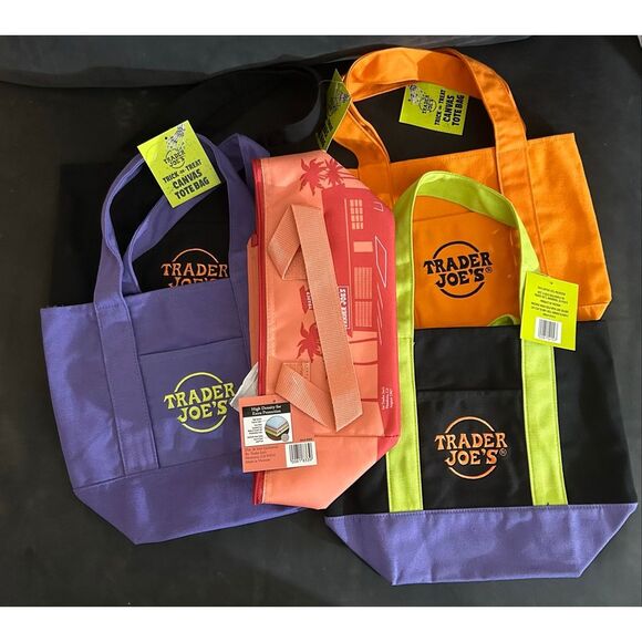 Lot Of 5 Trader Joes Halloween Trick Or Treat Mini Tote & Mini Insulated Bags - Picture 1 of 5